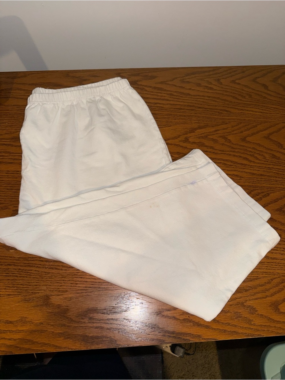 Roaman's White Elastic Waist capris  2X